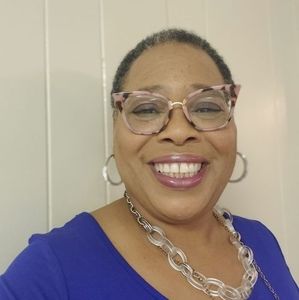 Meet your Posher, Roenia